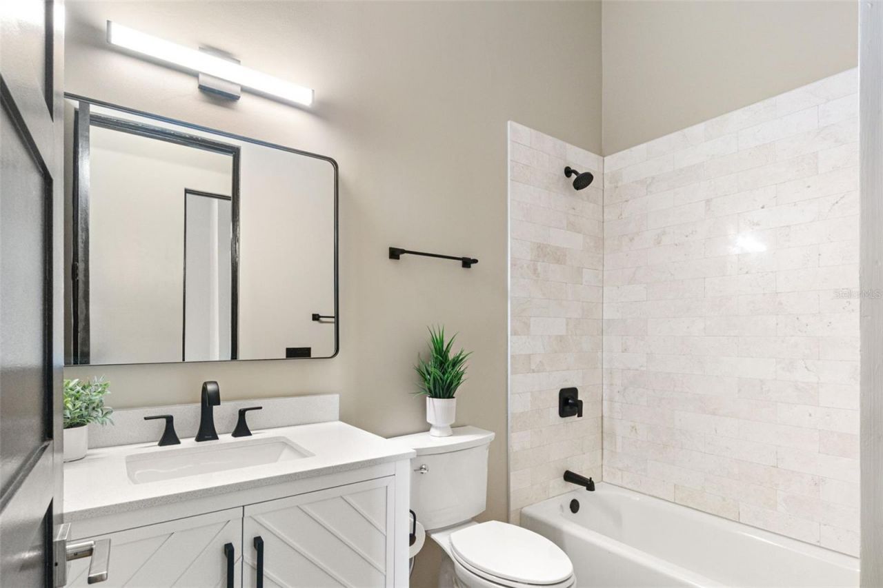 324 Siesta Drive, Sarasota, FL 34242 Photo
