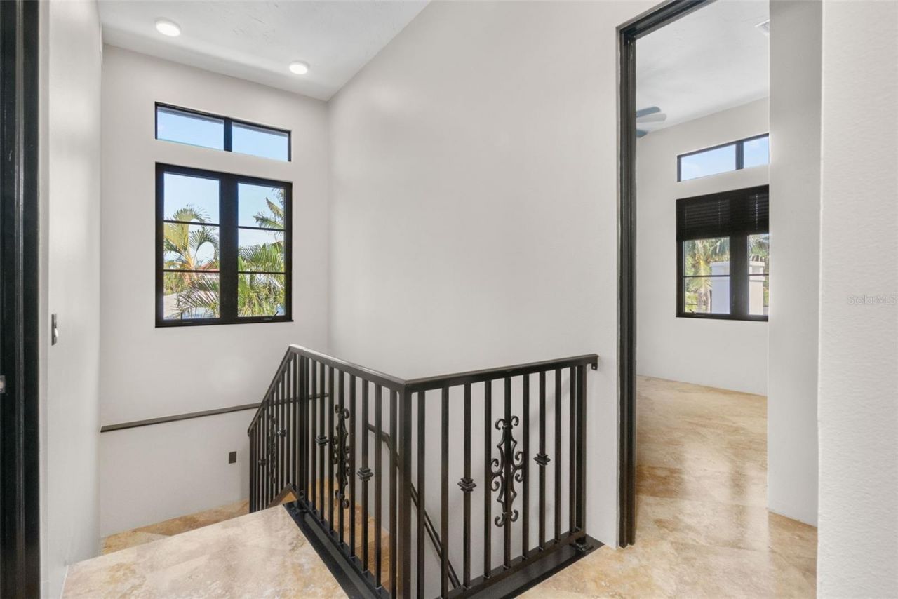 324 Siesta Drive, Sarasota, FL 34242 Photo
