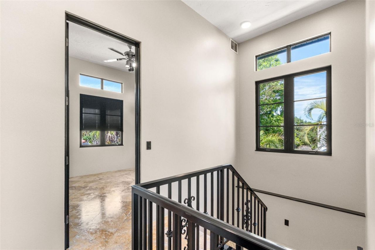 324 Siesta Drive, Sarasota, FL 34242 Photo