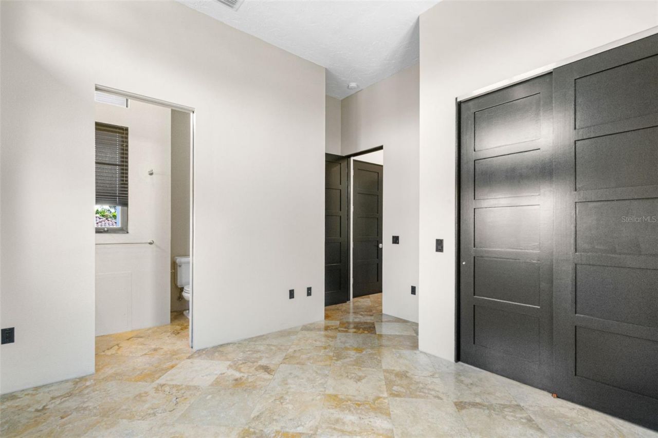 324 Siesta Drive, Sarasota, FL 34242 Photo