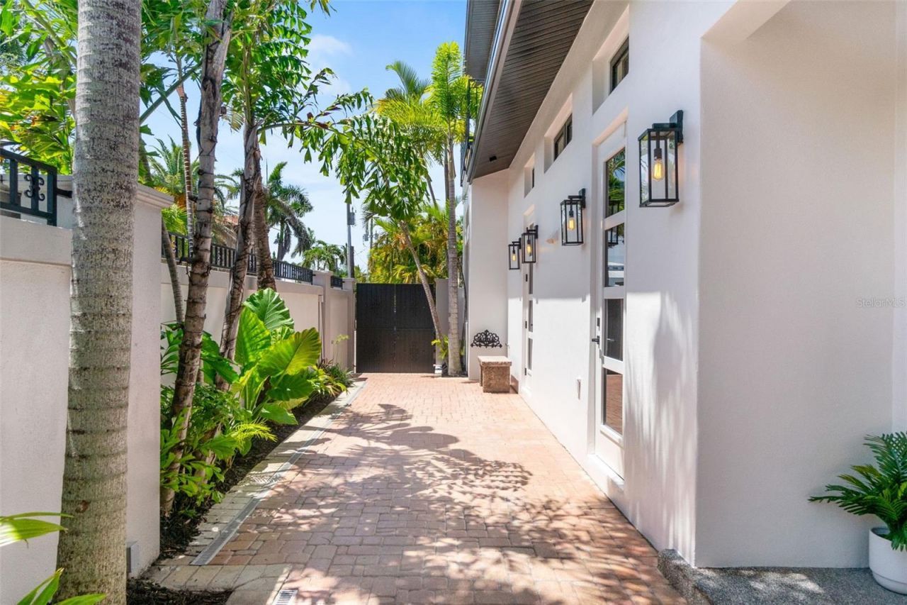 324 Siesta Drive, Sarasota, FL 34242 Photo