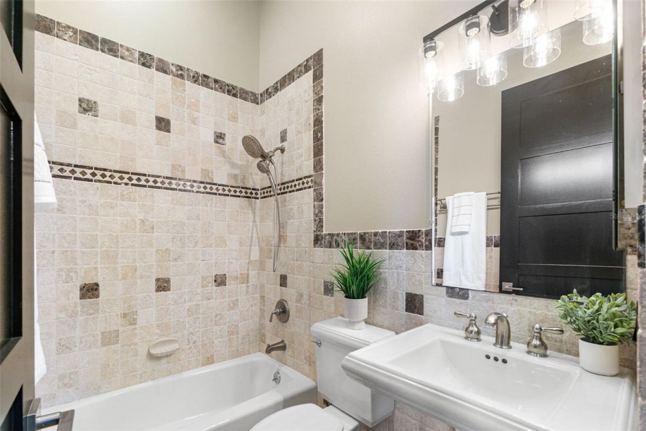 324 Siesta Drive, Sarasota, FL 34242 Photo