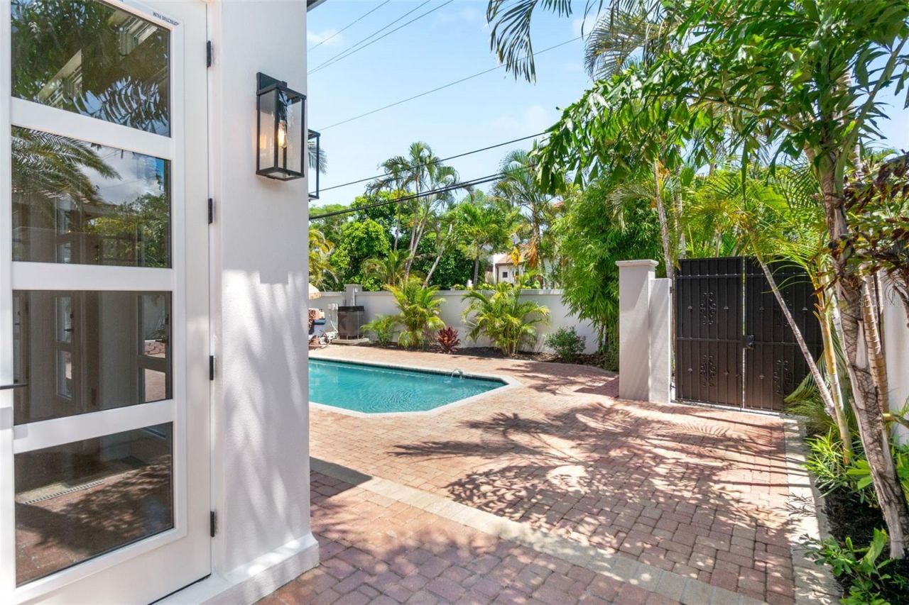 324 Siesta Drive, Sarasota, FL 34242 Photo