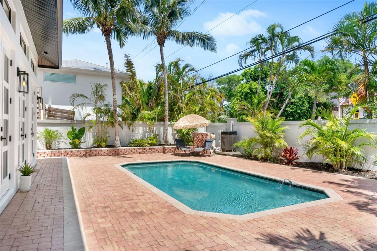 324 Siesta Drive, Sarasota, FL 34242 Photo