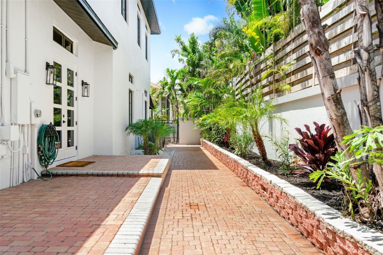 324 Siesta Drive, Sarasota, FL 34242 Photo