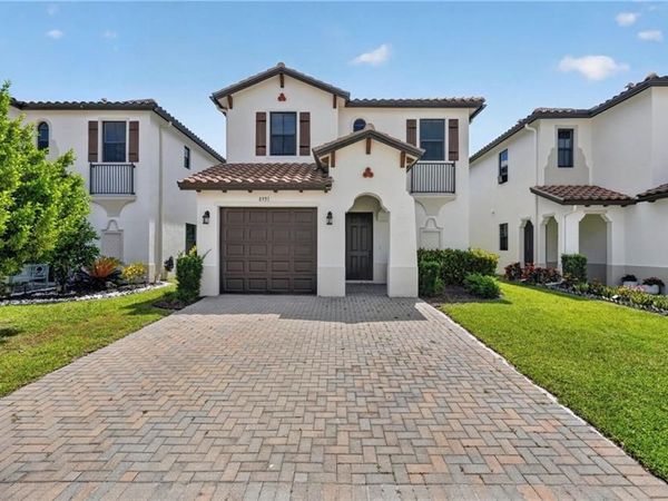8951 Madrid CIR, NAPLES, FL 34104