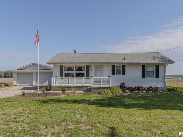 104 E Petersburg Street, Oakford, IL 62673