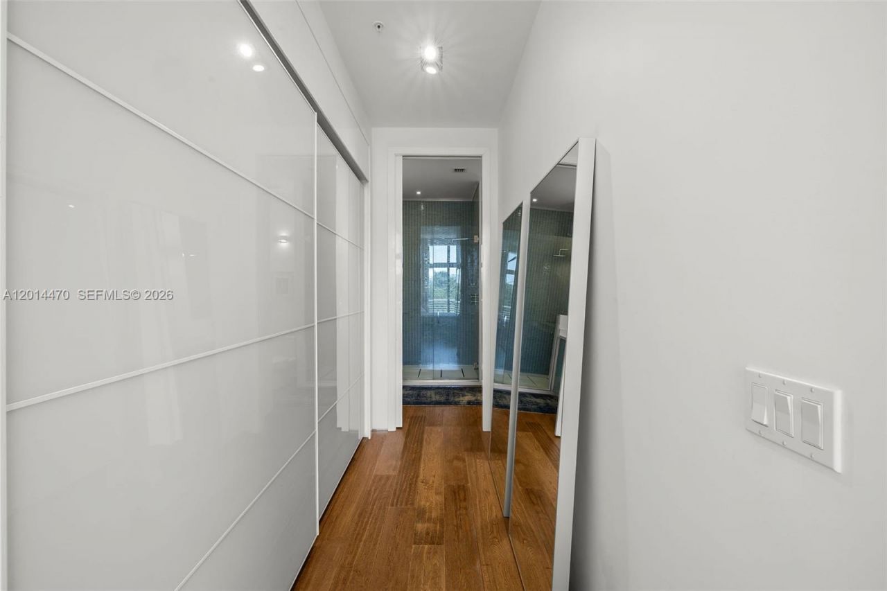 2001 Meridian Ave, Unit 404, Miami Beach, FL 33139 Photo