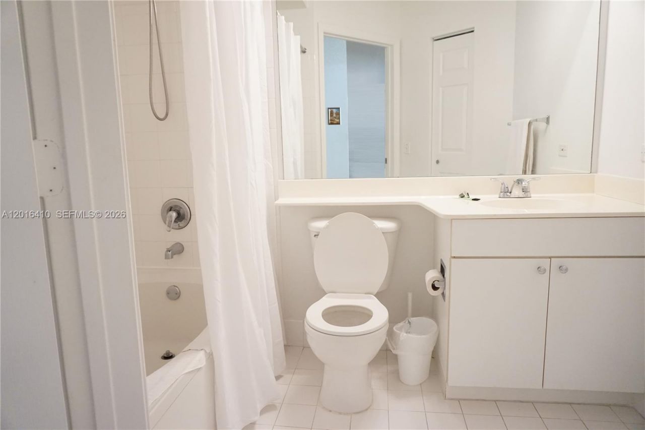 17100 N Bay Rd , Unit 1510, Sunny Isles Beach, FL 33160 Photo