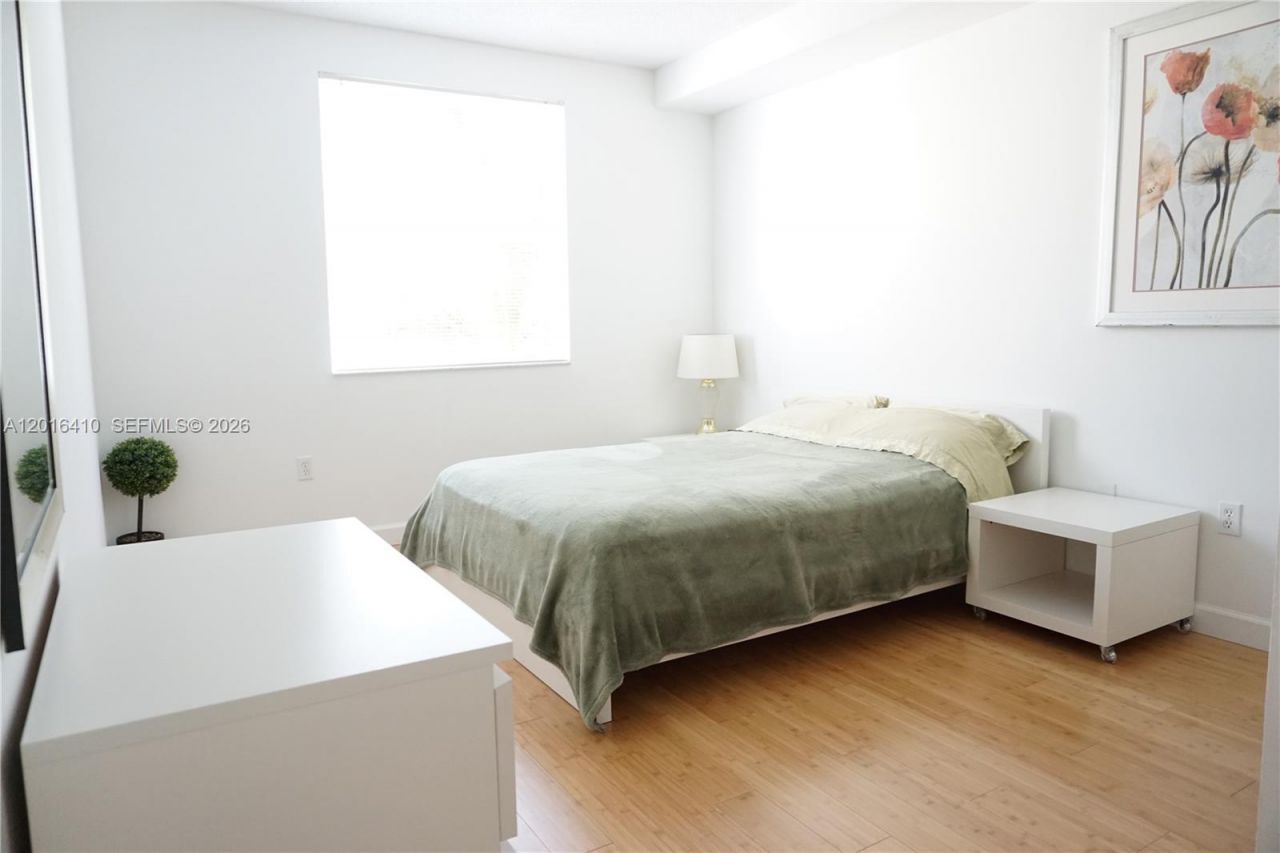 17100 N Bay Rd , Unit 1510, Sunny Isles Beach, FL 33160 Photo
