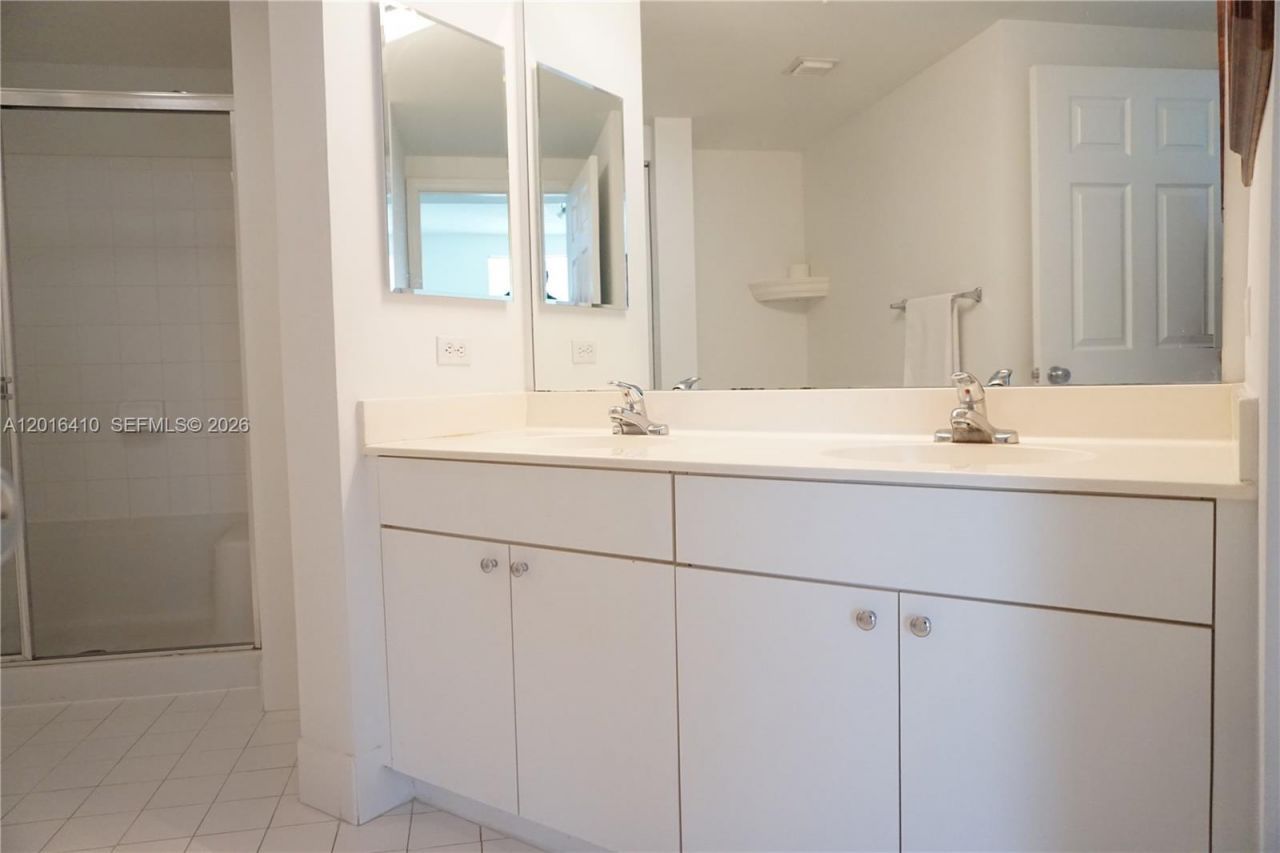 17100 N Bay Rd , Unit 1510, Sunny Isles Beach, FL 33160 Photo