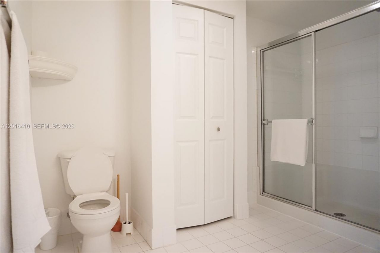 17100 N Bay Rd , Unit 1510, Sunny Isles Beach, FL 33160 Photo
