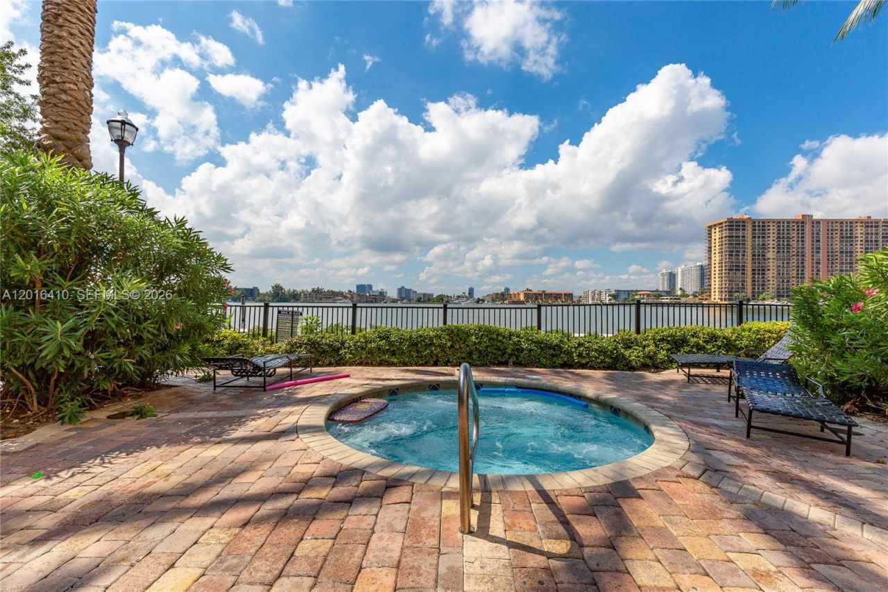 17100 N Bay Rd , Unit 1510, Sunny Isles Beach, FL 33160 Photo