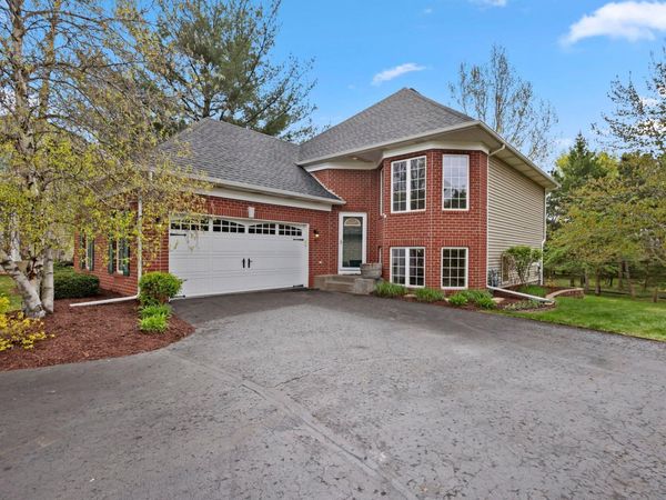 2100 Hunter Hill Court, Hudson, WI 54016