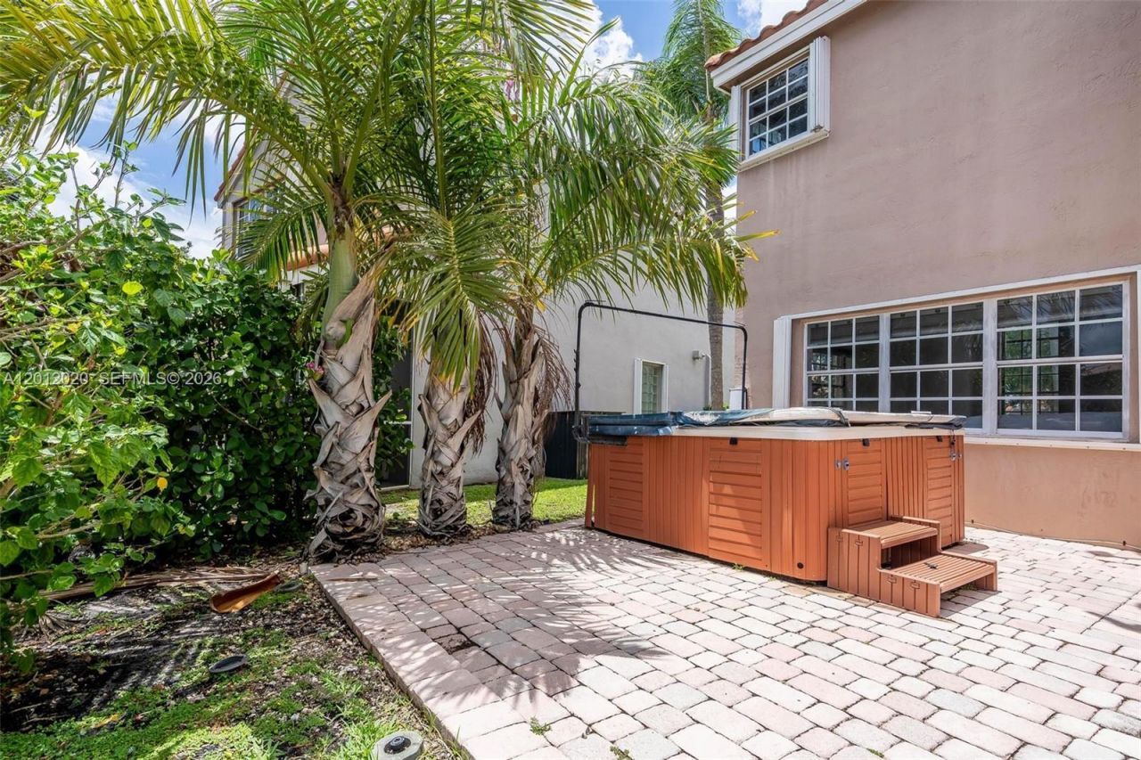303 Bridgeton Rd, Weston, FL 33326 Photo