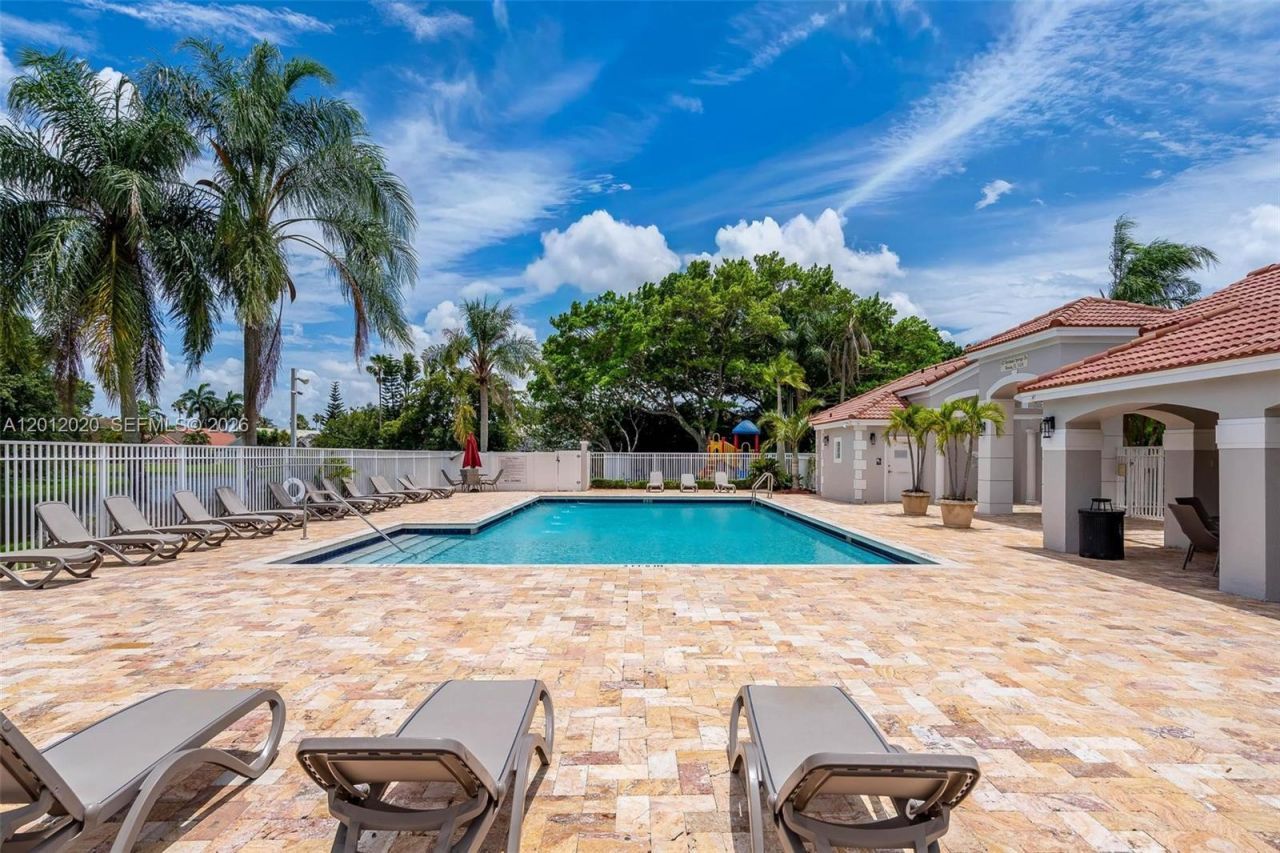 303 Bridgeton Rd, Weston, FL 33326 Photo
