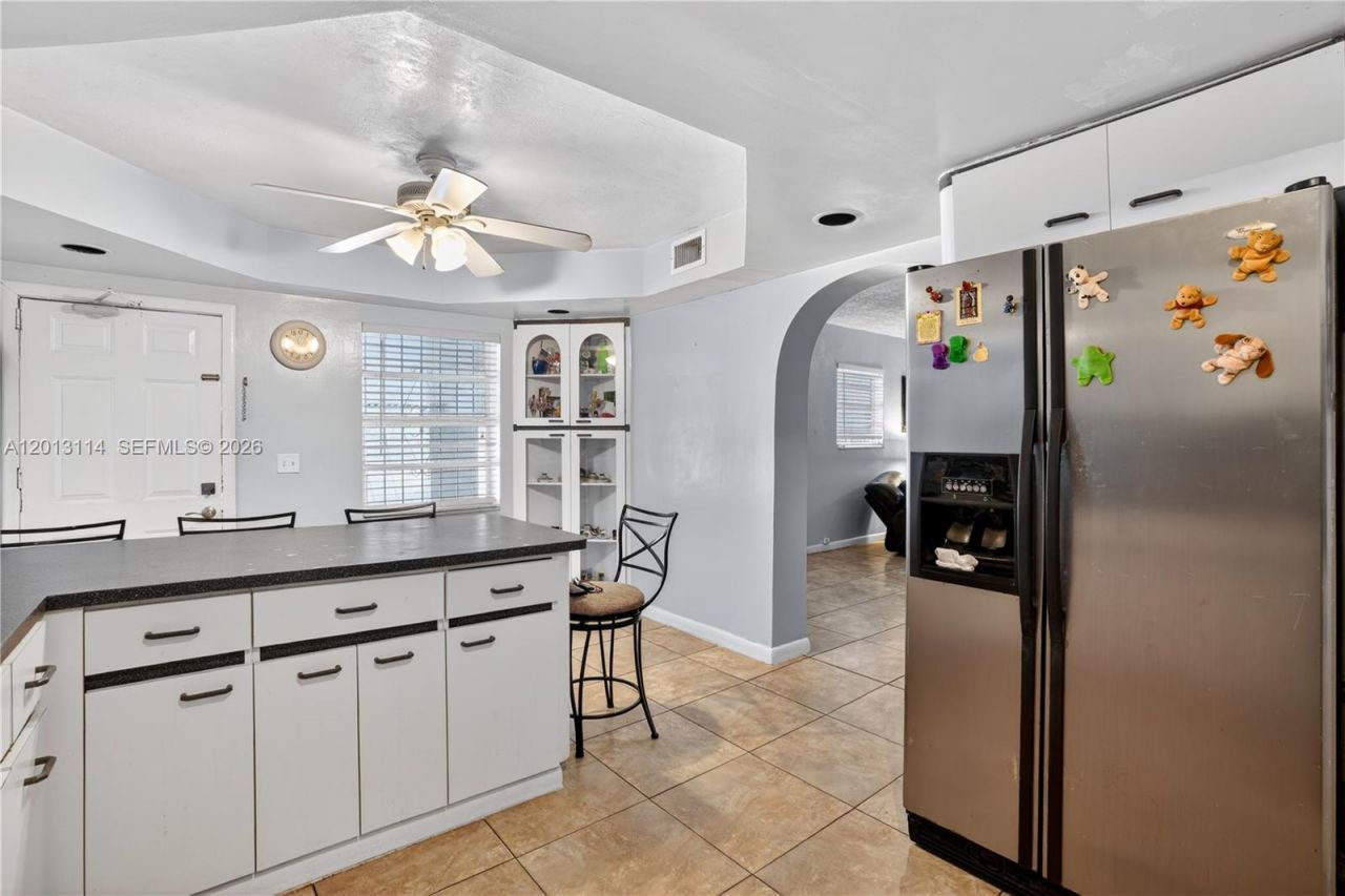 2450 NW 32nd St, Miami, FL 33142 Photo