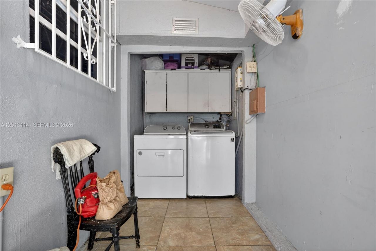 2450 NW 32nd St, Miami, FL 33142 Photo