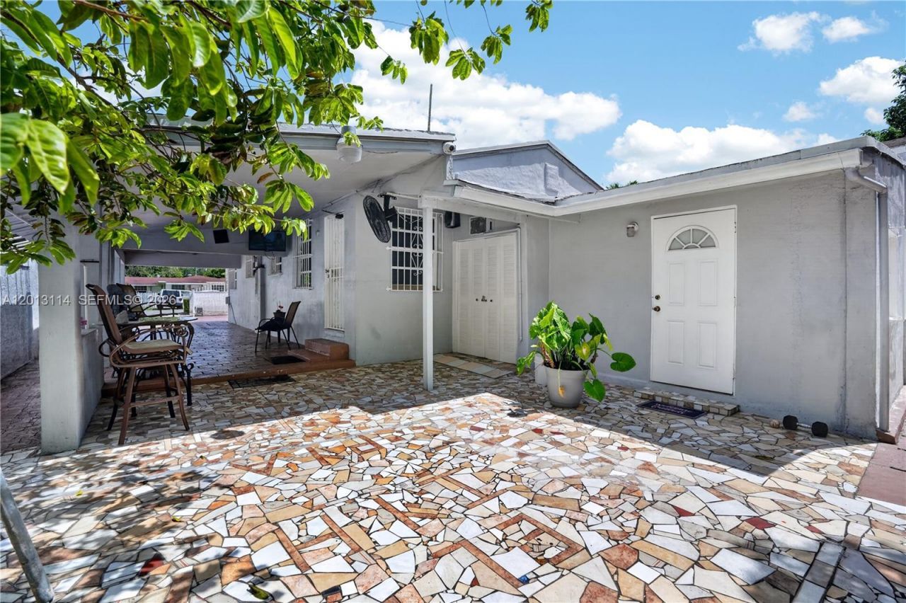 2450 NW 32nd St, Miami, FL 33142 Photo
