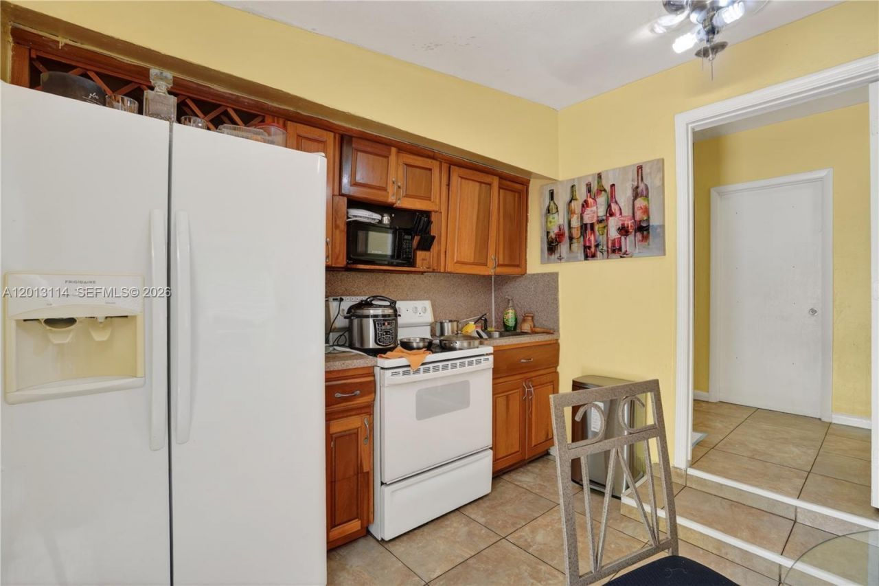 2450 NW 32nd St, Miami, FL 33142 Photo