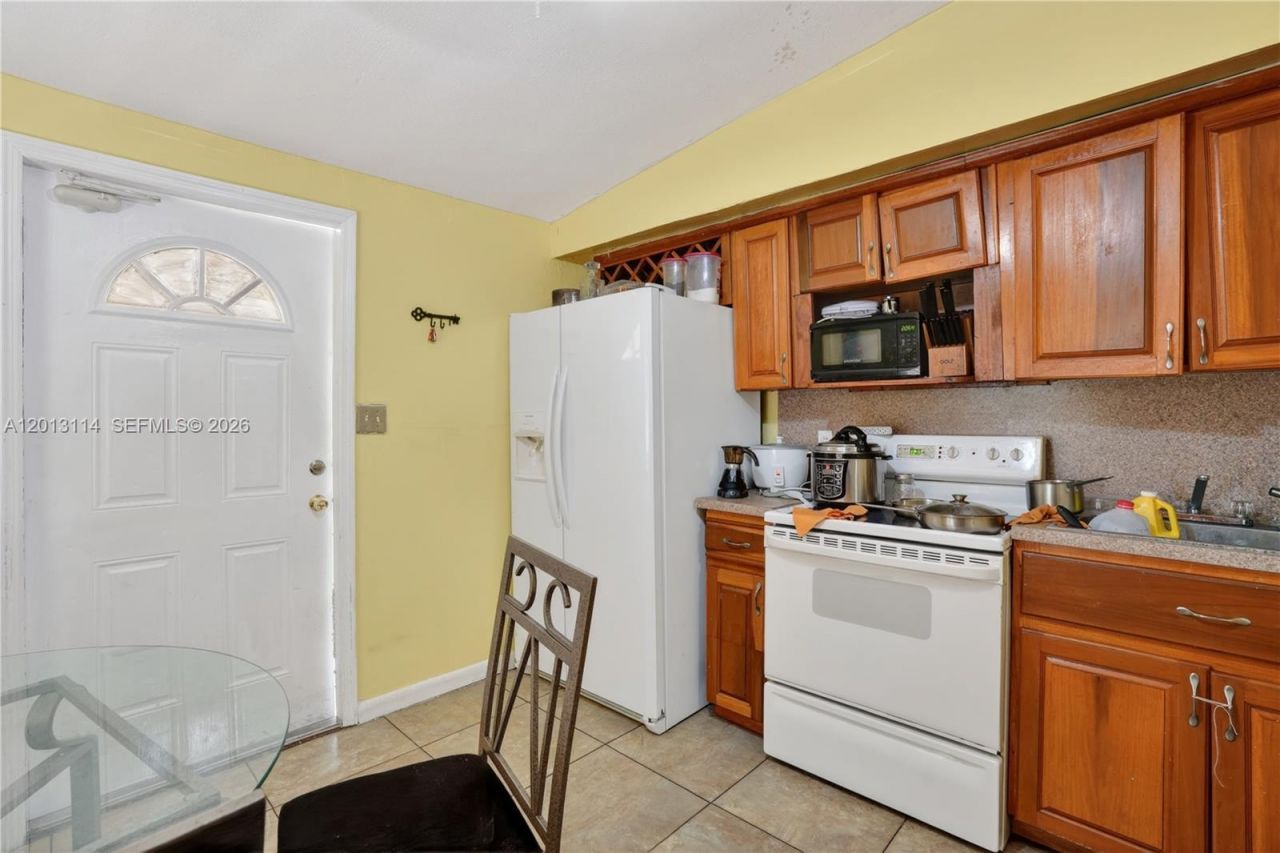2450 NW 32nd St, Miami, FL 33142 Photo