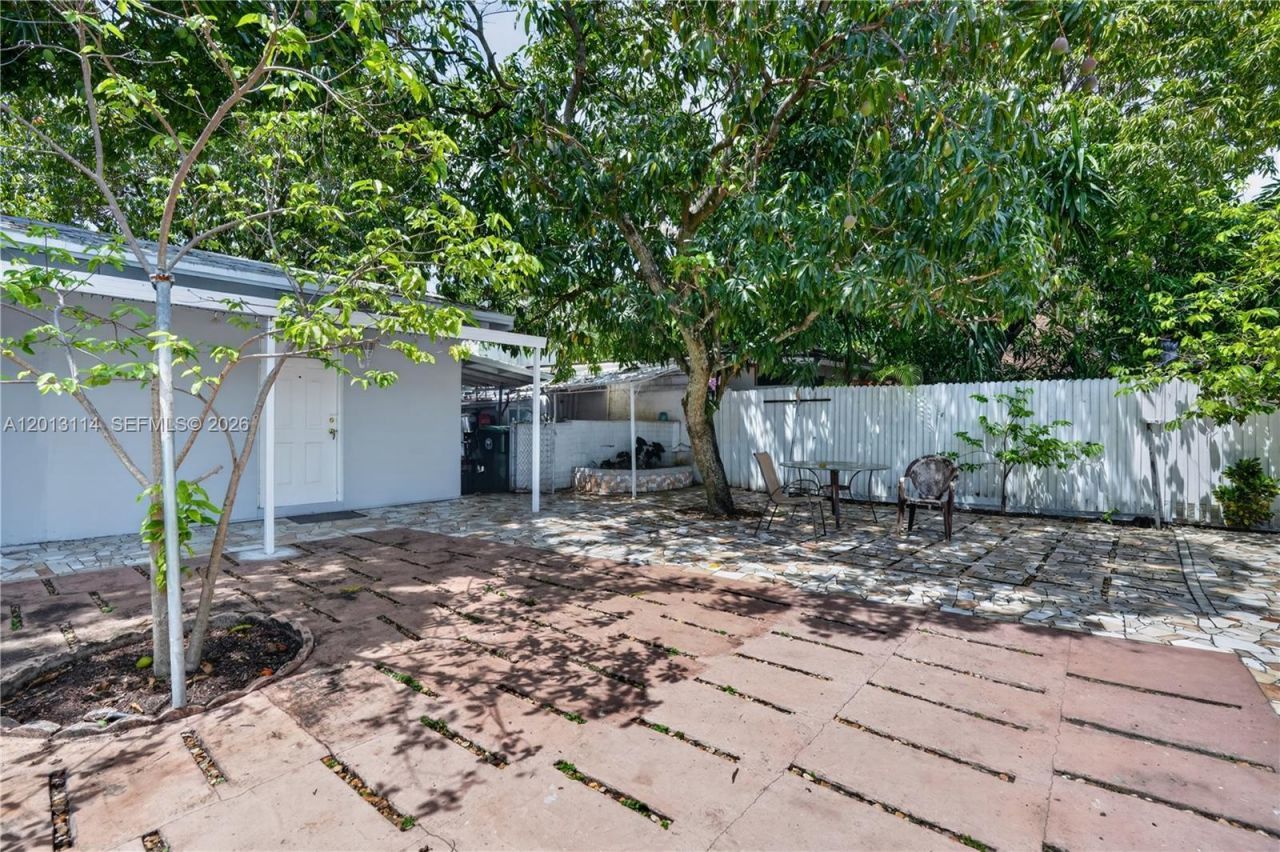2450 NW 32nd St, Miami, FL 33142 Photo