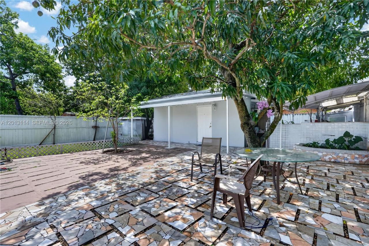 2450 NW 32nd St, Miami, FL 33142 Photo
