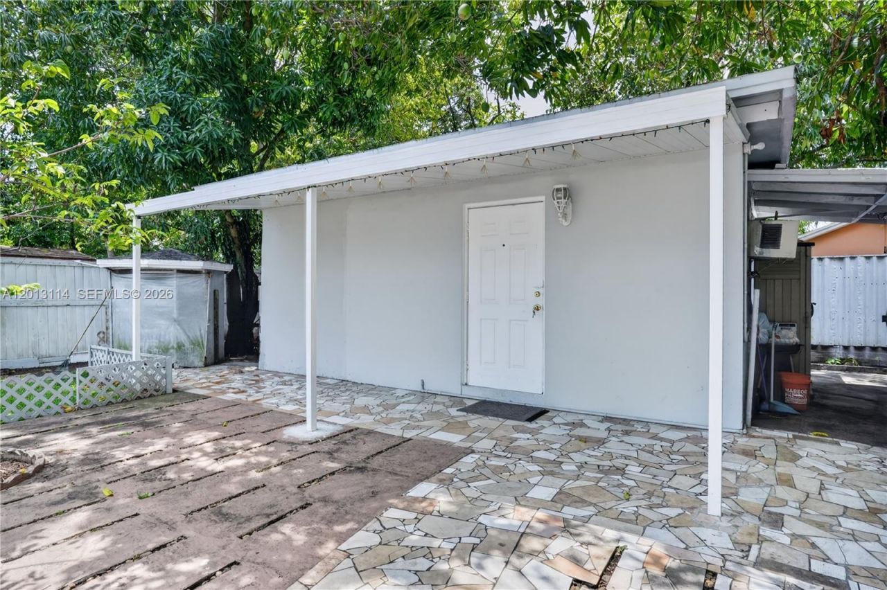 2450 NW 32nd St, Miami, FL 33142 Photo