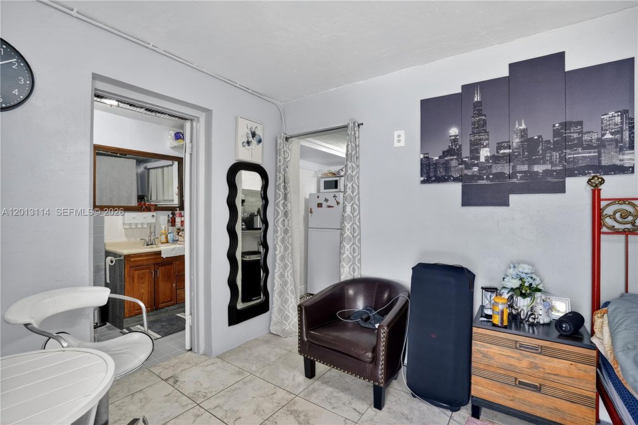 2450 NW 32nd St, Miami, FL 33142 Photo