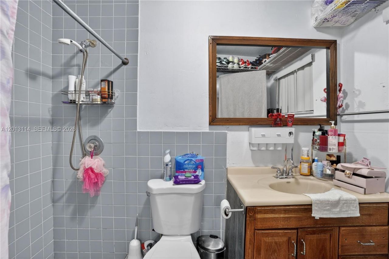 2450 NW 32nd St, Miami, FL 33142 Photo