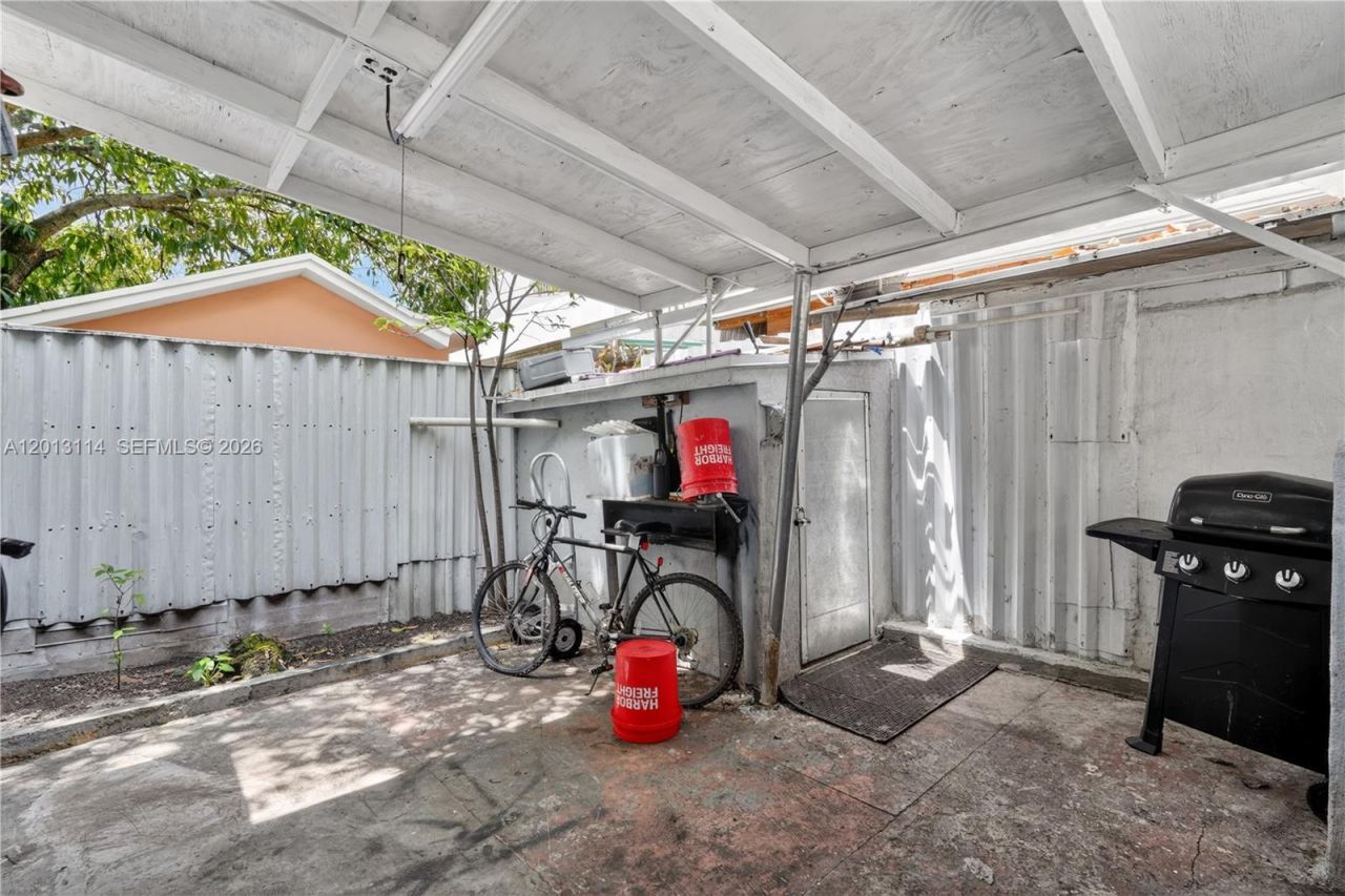 2450 NW 32nd St, Miami, FL 33142 Photo