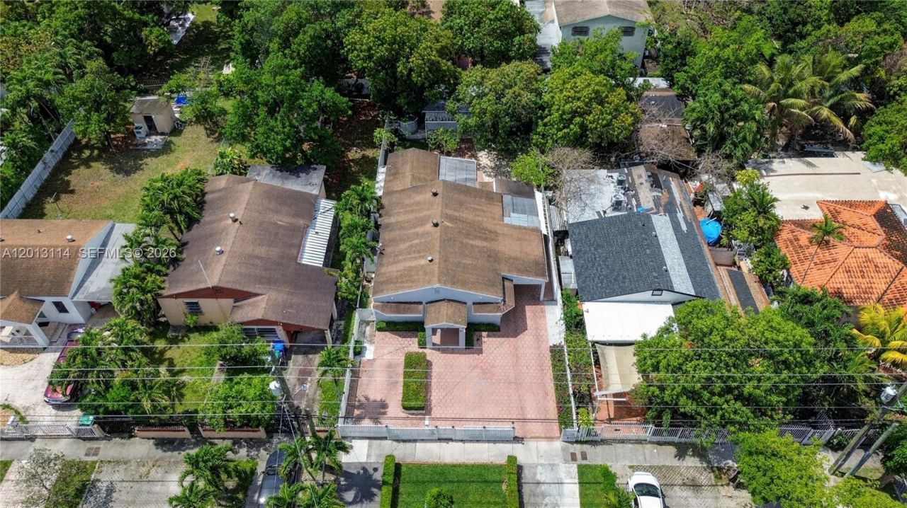 2450 NW 32nd St, Miami, FL 33142 Photo
