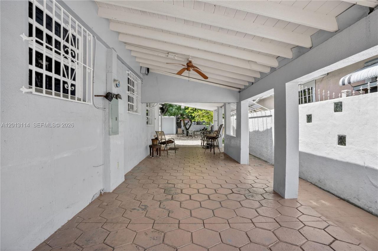 2450 NW 32nd St, Miami, FL 33142 Photo