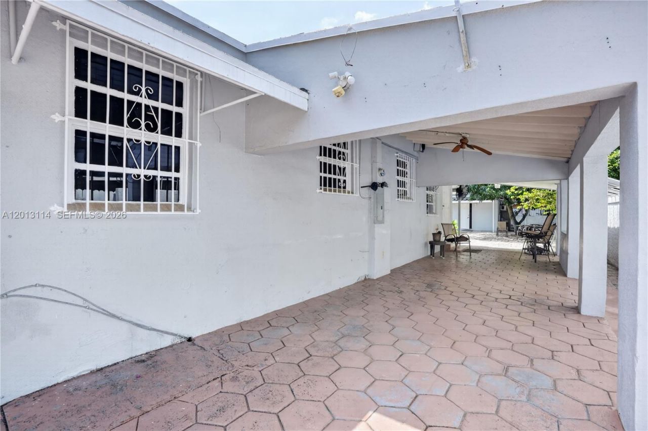 2450 NW 32nd St, Miami, FL 33142 Photo