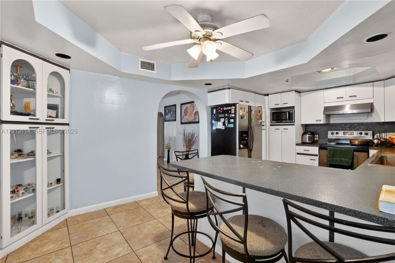2450 NW 32nd St, Miami, FL 33142 Photo
