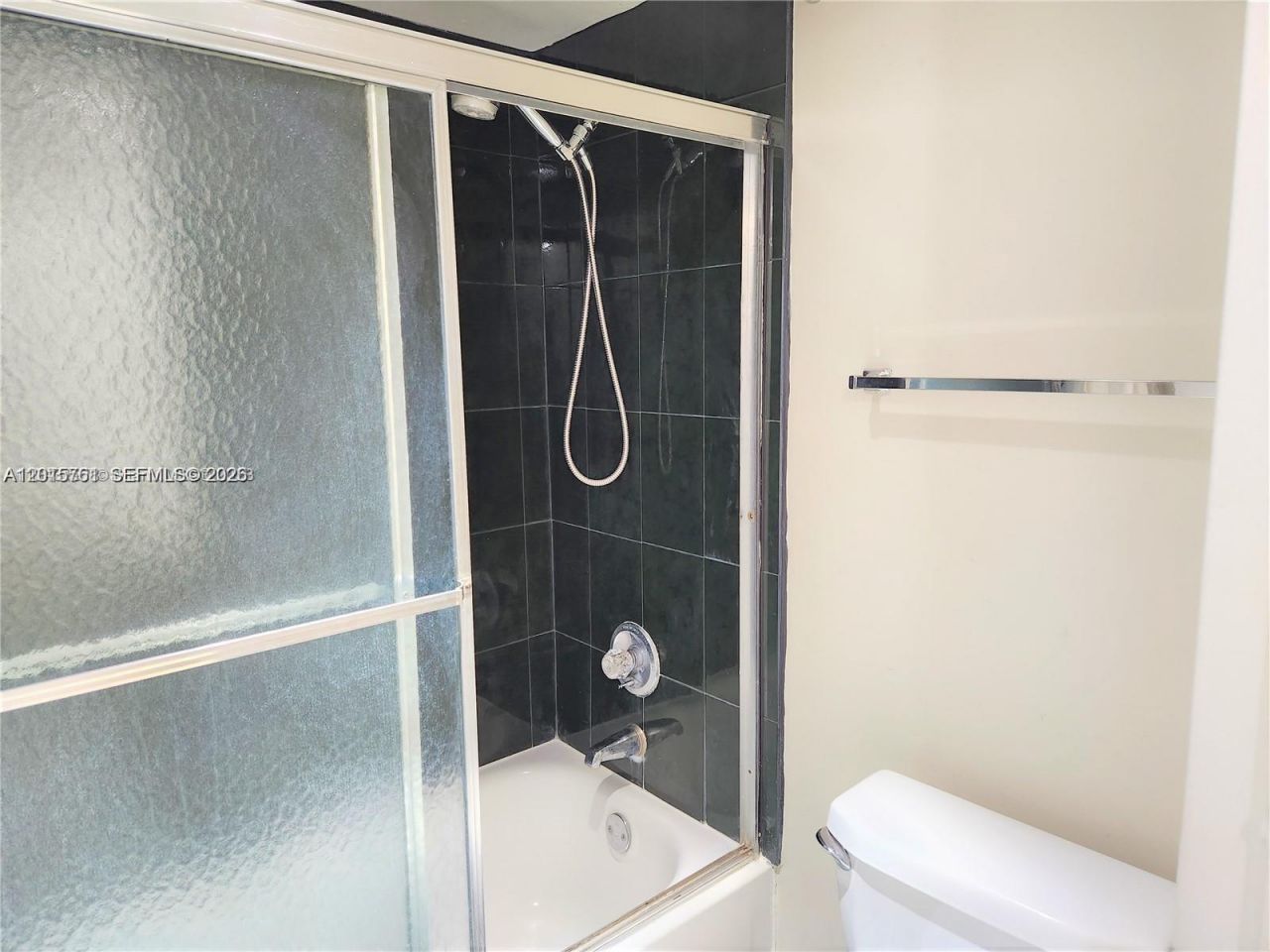 3375 N Country Club Dr , Unit 203, Aventura, FL 33180 Photo