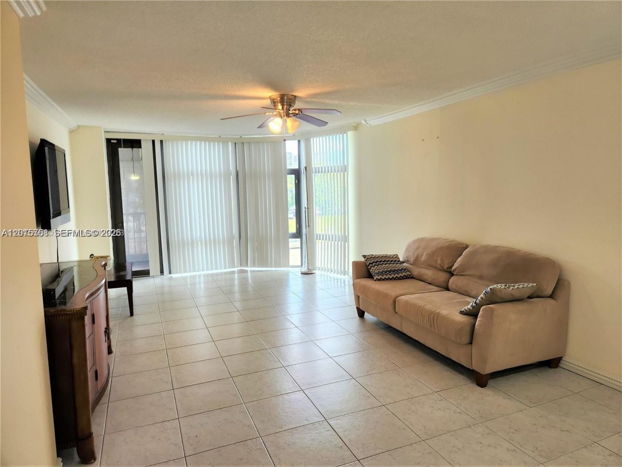 3375 N Country Club Dr , Unit 203, Aventura, FL 33180 Photo