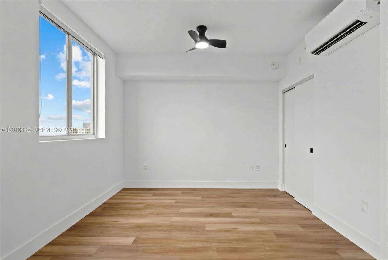 650 SW 1st St , Unit 301, Miami, FL 33130 Photo