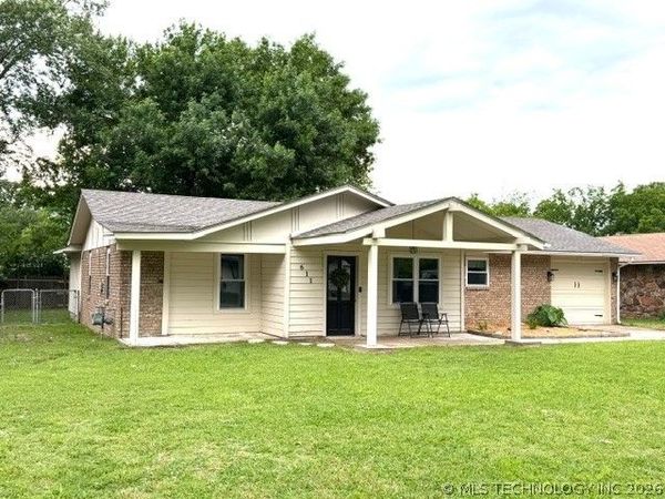 611 N Washington Avenue , Wagoner, OK 74467
