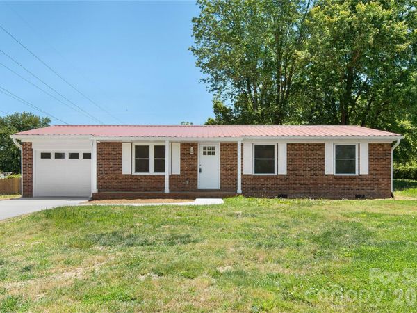 287 Duncan Road, Flat Rock, NC 28731