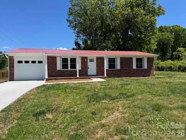 287 Duncan Road , Flat Rock, NC 28731