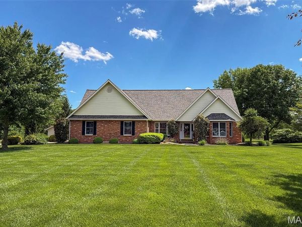 752 E 4th Street , Aviston, IL 62216