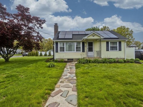 4 Jean Dr, Springfield, MA 01104