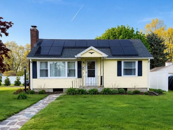 4 Jean Dr, Springfield, MA 01104
