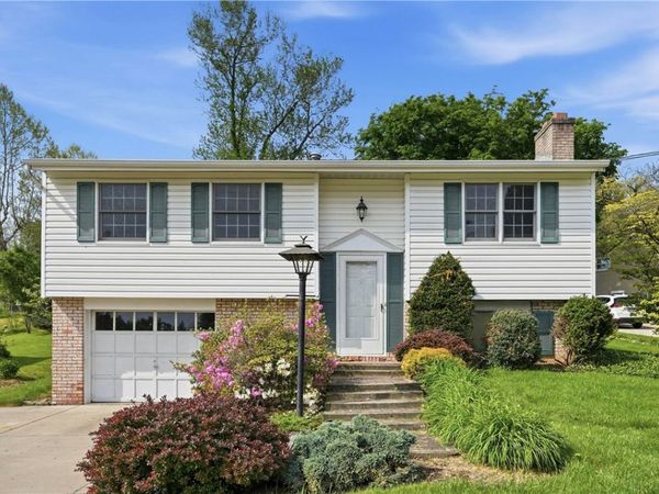 100 Mayer Drive , Oakdale, PA 15071