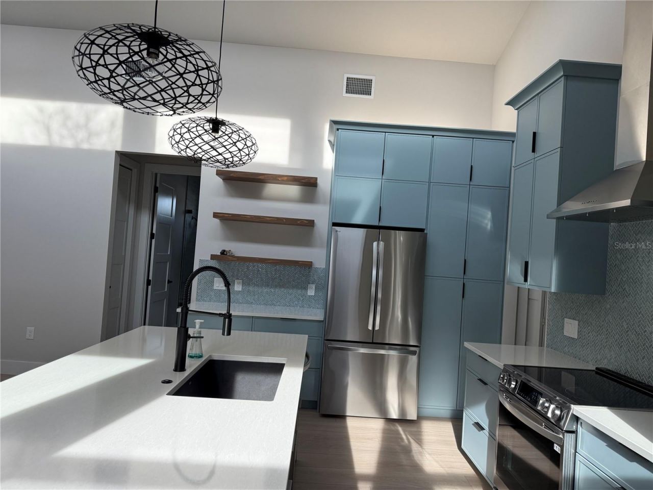 2443 Wood Street , Sarasota, FL 34237 Photo