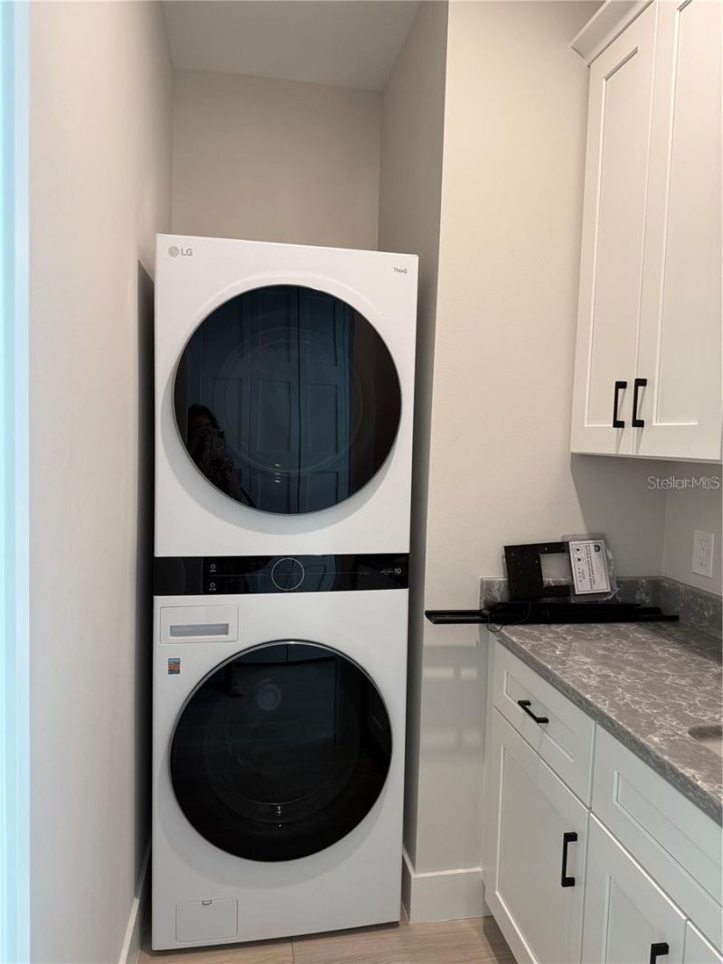 2443 Wood Street , Sarasota, FL 34237 Photo