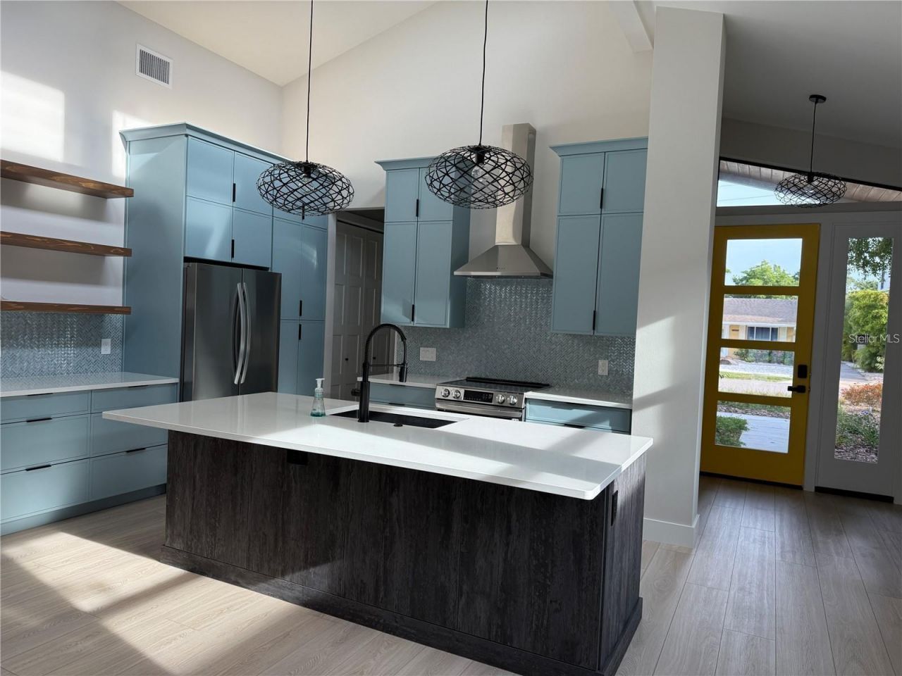 2443 Wood Street , Sarasota, FL 34237 Photo