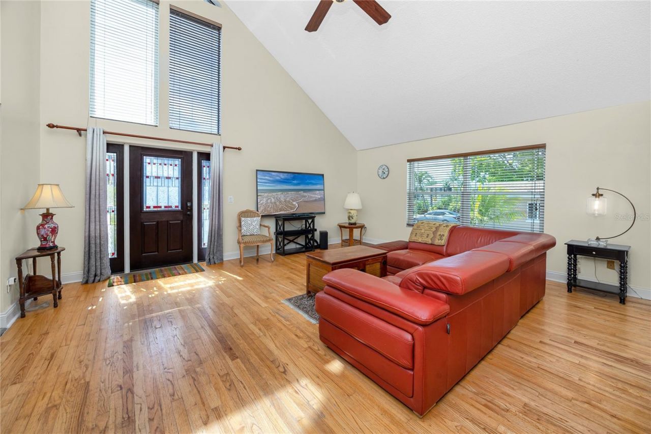 8759 Orient Way Ne, Saint Petersburg, FL 33702 Photo