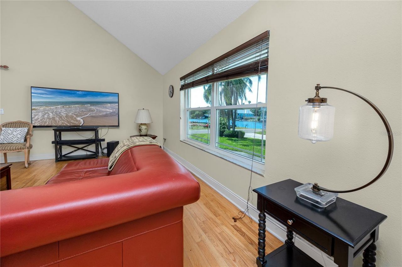 8759 Orient Way Ne, Saint Petersburg, FL 33702 Photo
